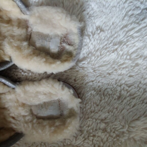 UGG Women's Slides Pearle Metallic Silver Fur Lined Scuff Slipper 9 - Picture 4 of 8